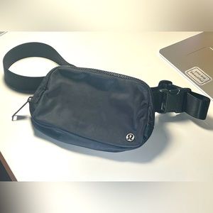 lululemon shoulderbag